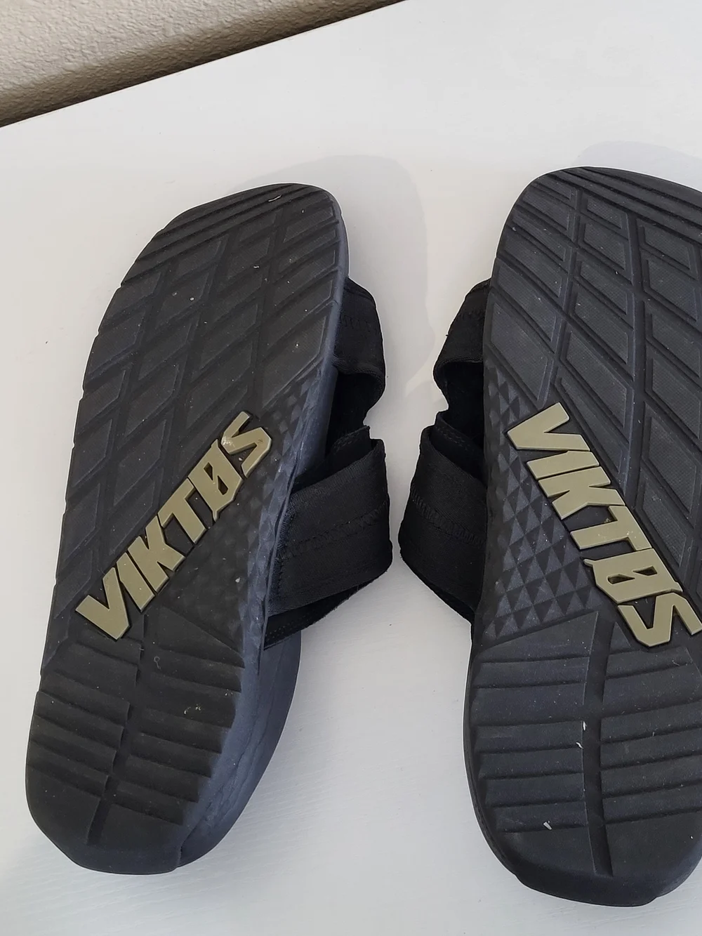 Viktos Ruck Recovery Black Nightfjall Comfort EVA Sandal Slide Shoe Men 12 EUC